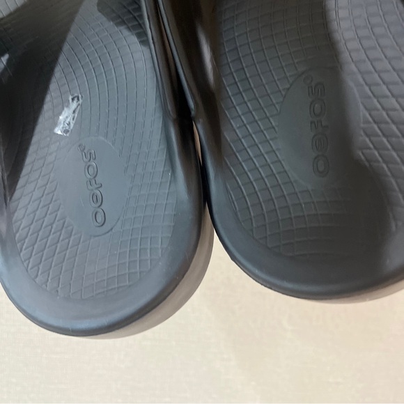 Oofos Oolala Luxe Sandals unisexs Size M 13 W15 Black Comfort Recovery Sandals - Picture 10 of 10